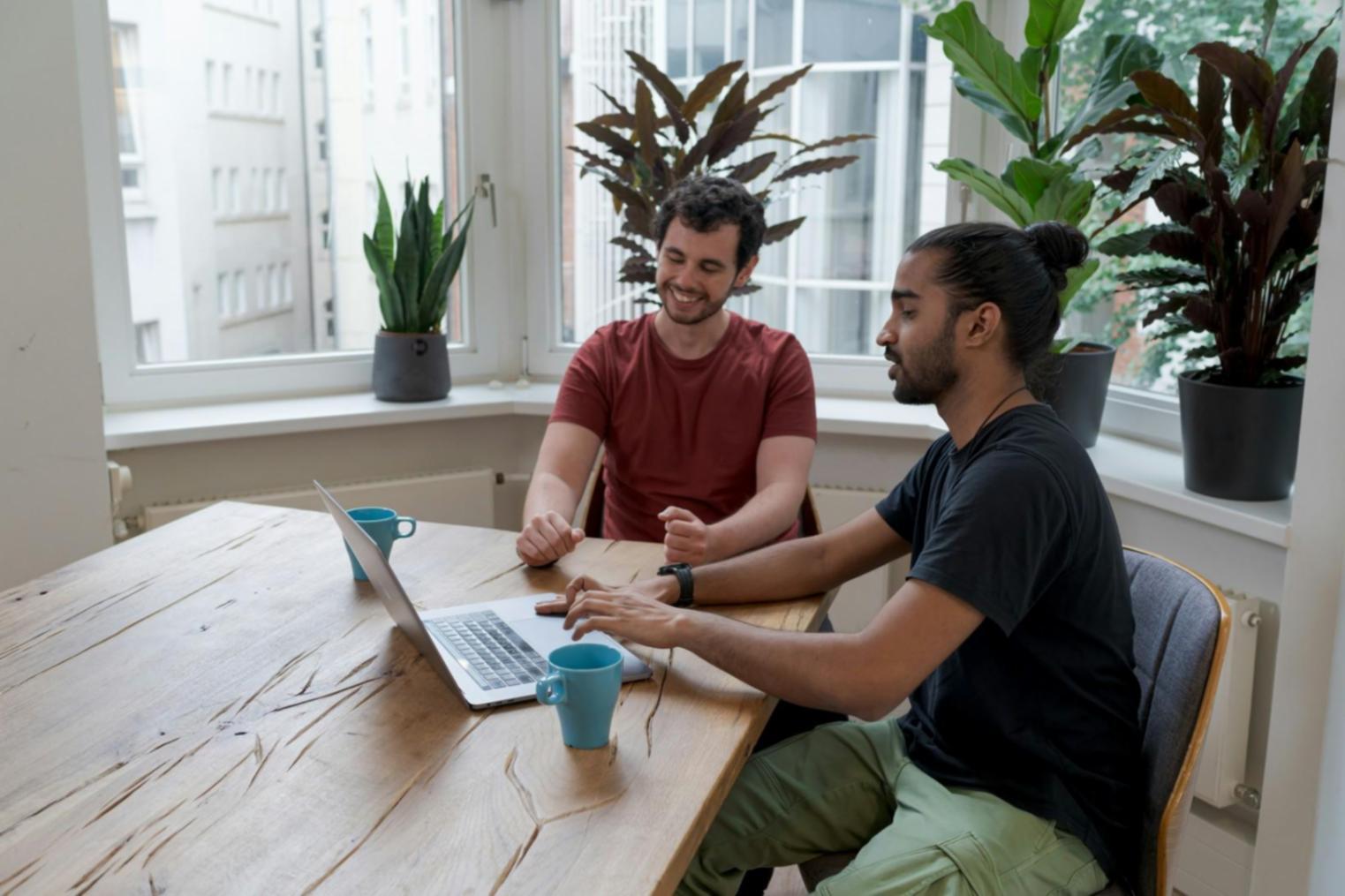 Finanzanalyst arbeitet mit Modellen und Daten